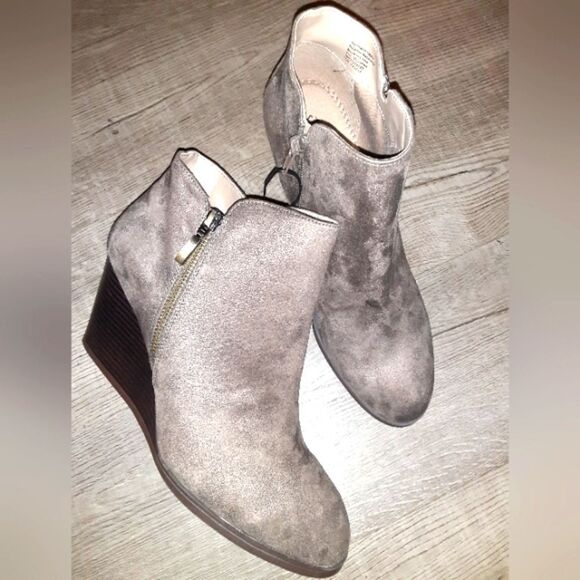 BRAND new Brown wedge booties sz.10 - Picture 4 of 8